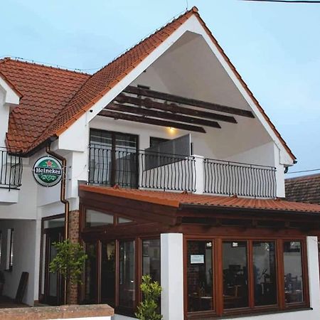 Il Galeone Hotel Stupava Eksteriør billede