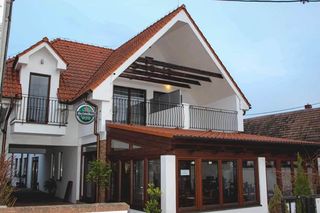 Il Galeone Hotel Stupava Eksteriør billede